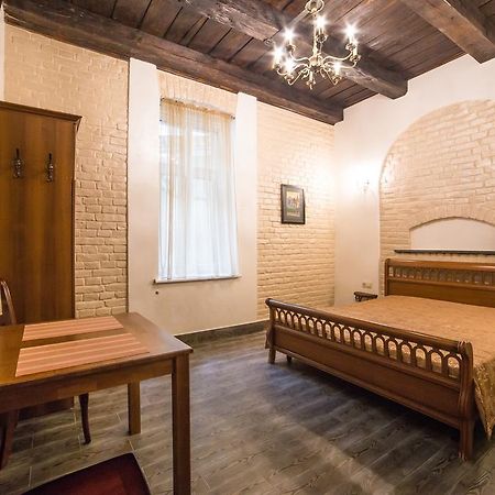 Apartment On Valova 16-2- 2 Minutes To Market Square 利沃夫 外观 照片