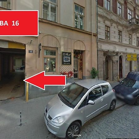 Apartment On Valova 16-2- 2 Minutes To Market Square 利沃夫 外观 照片