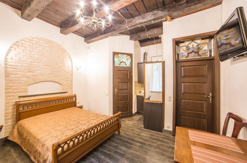 Apartment On Valova 16-2- 2 Minutes To Market Square 利沃夫 外观 照片