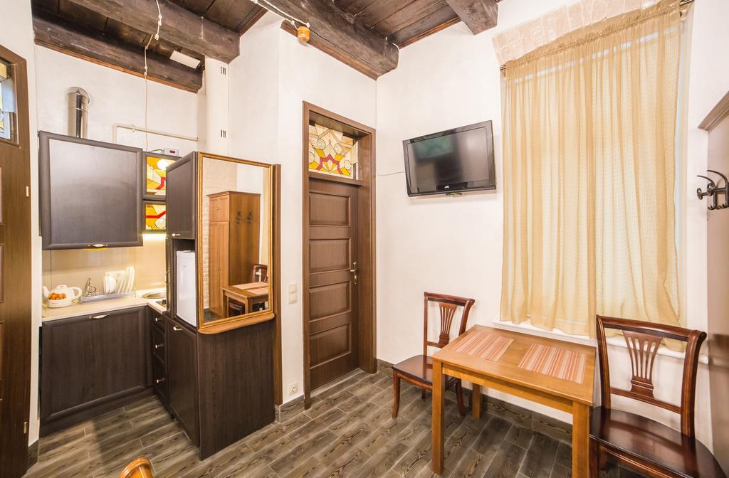 Apartment On Valova 16-2- 2 Minutes To Market Square 利沃夫 外观 照片